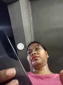 Snapshot of Hot_Urvi chatting on 03/19/25, 07:18 Hot Urvi online show from 03/19/25, 07:18