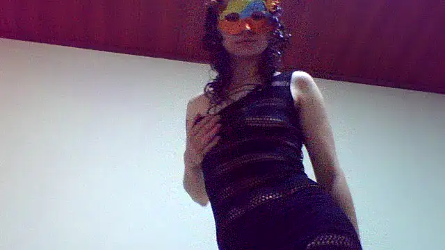 Snapshot of CELEna098rs707 chatting on 10/01/25, 04:02 CELEna098rs707 online show from 10/01/25, 04:02