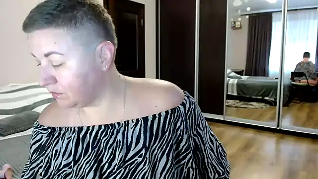 Snapshot of Annet1912 chatting on 10/28/25, 12:30 Annet1912 online show from 10/28/25, 12:30