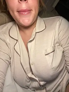 Snapshot of lilylush24 chatting on 01/15/25, 10:35 lilylush24 online show from 01/15/25, 10:35