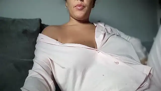 Snapshot of lilylush24 chatting on 10/02/25, 10:44 lilylush24 online show from 10/02/25, 10:44