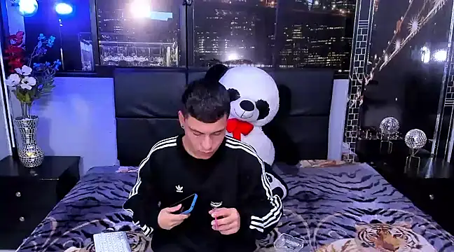 salvadorgomezx online show from 12/13/24, 01:48