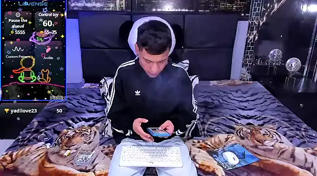 salvadorgomezx online show from 12/13/24, 06:00