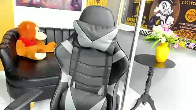 salvadorgomezx online show from 12/17/24, 07:48