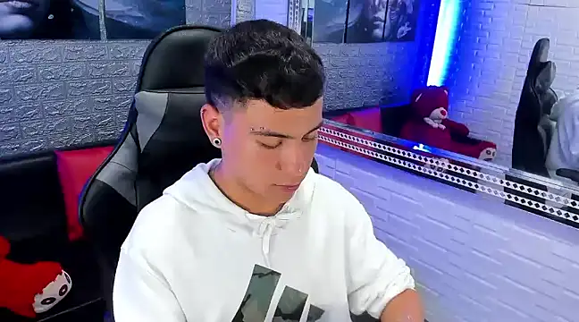 salvadorgomezx online show from 12/21/24, 11:02