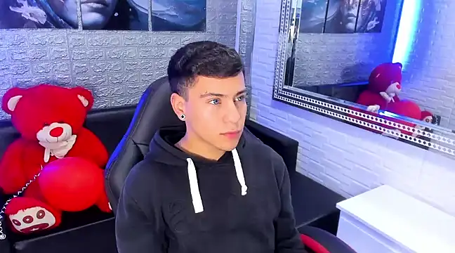 salvadorgomezx online show from 02/16/25, 04:09