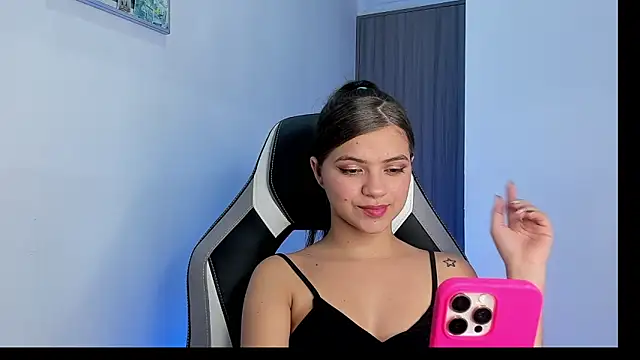 Snapshot of PaigeJayden chatting on 10/30/25, 05:31 PaigeJayden online show from 10/30/25, 05:31