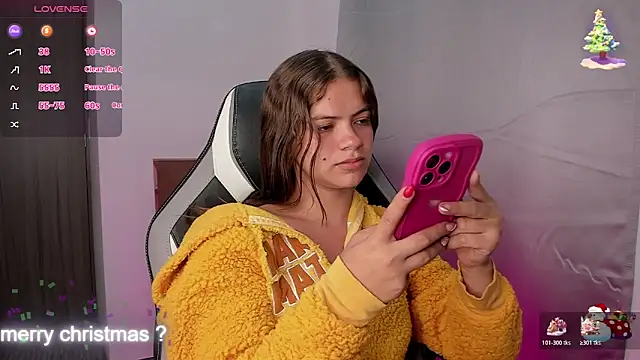 Snapshot of PaigeJayden chatting on 12/15/25, 02:49 PaigeJayden online show from 12/15/25, 02:49