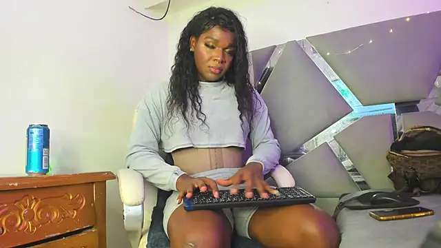 Snapshot of Arii_xxx chatting on 01/25/25, 09:25 Arii xxx online show from 01/25/25, 09:25