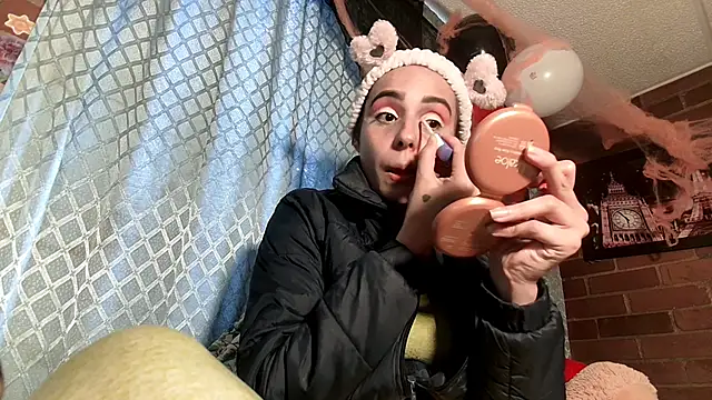 ValeriaLacrozee online show from 10/21/25, 06:41