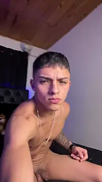 Snapshot of James1lee_ chatting on 10/31/25, 04:46 James1lee online show from 10/31/25, 04:46