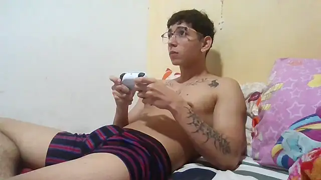 Snapshot of Dillom420 chatting on 12/13/24, 03:49 Dillom420 online show from 12/13/24, 03:49