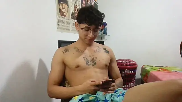 Snapshot of Dillom420 chatting on 01/15/25, 08:30 Dillom420 online show from 01/15/25, 08:30