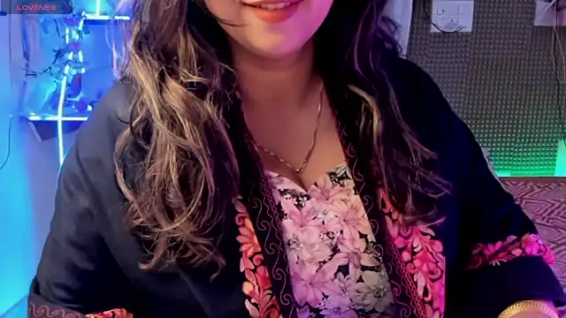 Snapshot of Gulabi_Queen chatting on 01/30/25, 08:54 Gulabi Queen online show from 01/30/25, 08:54