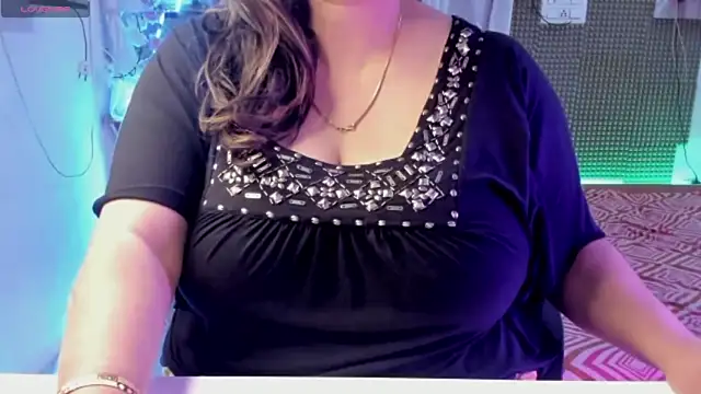 Snapshot of Gulabi_Queen chatting on 02/05/25, 12:27 Gulabi Queen online show from 02/05/25, 12:27