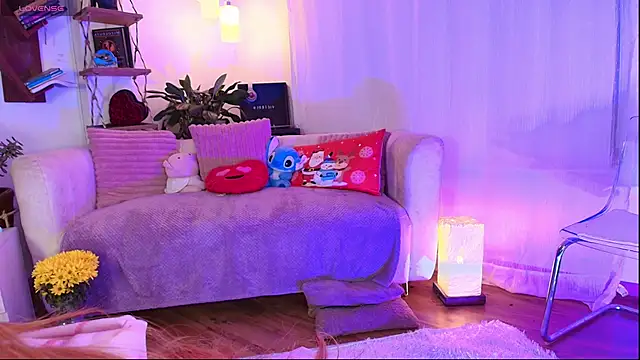 HANNAH LOVEE online show from 11/23/25, 05:40