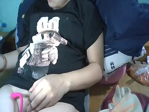 Snapshot of Mine-999 chatting on 10/24/25, 02:13 Mine-999 online show from 10/24/25, 02:13