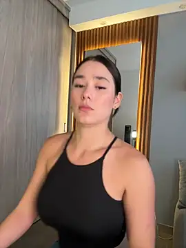 Snapshot of FridaKlein chatting on 12/17/24, 10:22 FridaKlein online show from 12/17/24, 10:22