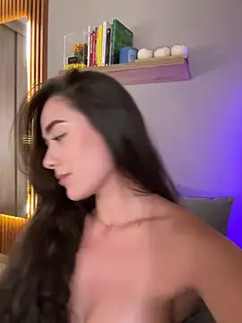 Snapshot of FridaKlein chatting on 12/20/24, 11:47 FridaKlein online show from 12/20/24, 11:47