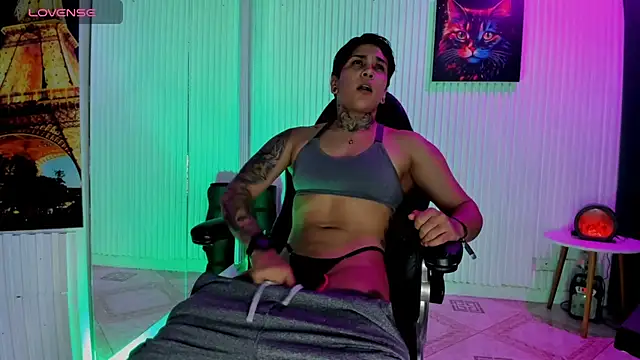 ZhoeStrong online show from 05/13/26, 01:47
