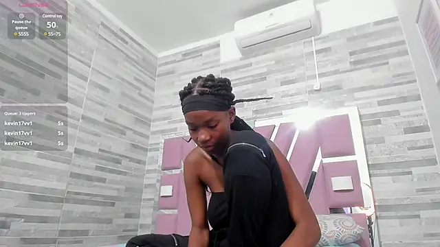Snapshot of ebony_march chatting on 01/05/25, 06:35 ebony march online show from 01/05/25, 06:35