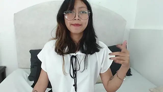 Yommi Winx online show from 12/18/24, 05:26