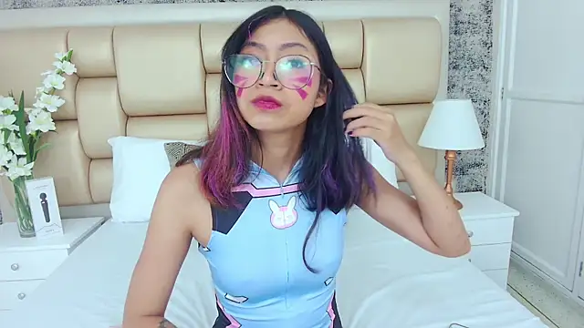 Yommi Winx online show from 12/23/24, 07:52