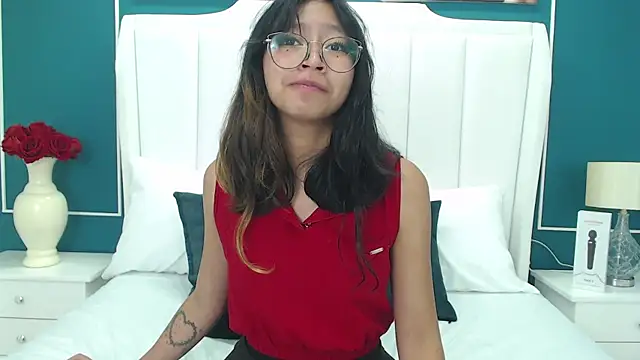 Yommi Winx online show from 12/27/24, 06:24