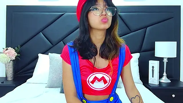 Yommi Winx online show from 12/28/24, 03:04