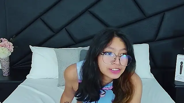 Yommi Winx online show from 01/11/25, 01:48