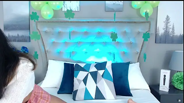 Yommi Winx online show from 03/17/25, 11:54