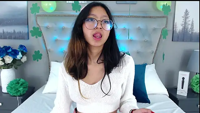 Yommi Winx online show from 03/18/25, 03:53