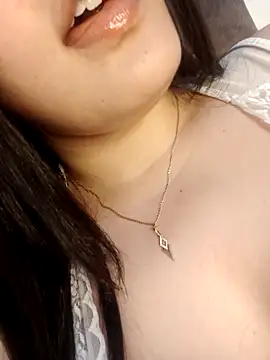 Snapshot of im_here- chatting on 10/22/25, 12:33 im here- online show from 10/22/25, 12:33