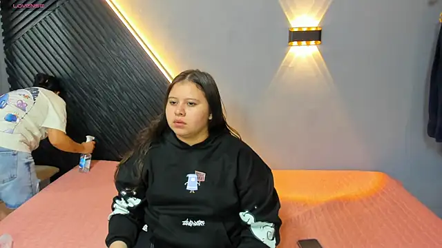 Laia and Aloby online show from 04/15/26, 11:16