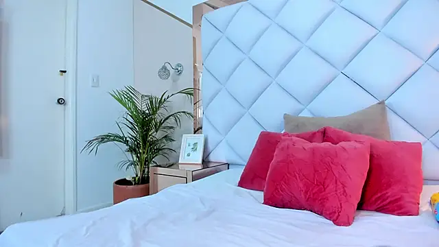 Snapshot of melaniee_jones chatting on 12/23/24, 06:16 melaniee jones online show from 12/23/24, 06:16