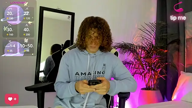 All3ssandr0 online show from 12/04/24, 01:03