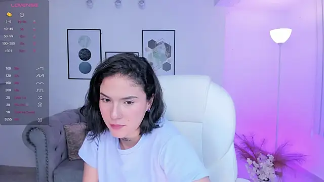 Snapshot of kendaall_jenner_ chatting on 12/20/24, 01:58 kendaall jenner  online show from 12/20/24, 01:58