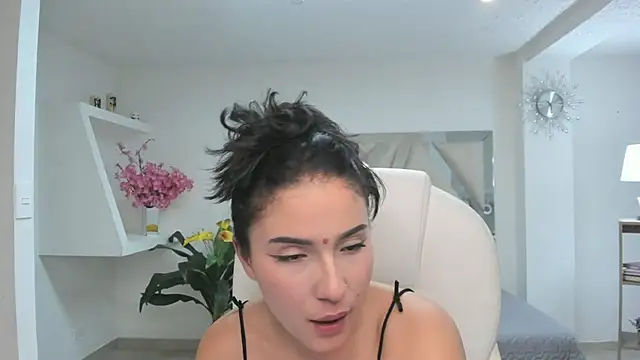 Snapshot of kendaall_jenner_ chatting on 02/01/25, 07:36 kendaall jenner  online show from 02/01/25, 07:36