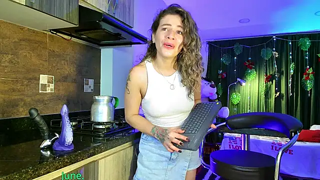 Snapshot of oriana_thomson2 chatting on 01/11/25, 02:20 oriana thomson2 online show from 01/11/25, 02:20