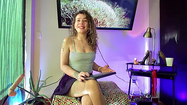 Snapshot of oriana_thomson2 chatting on 01/15/25, 12:58 oriana thomson2 online show from 01/15/25, 12:58