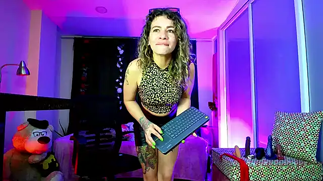 Snapshot of oriana_thomson2 chatting on 02/10/25, 08:42 oriana thomson2 online show from 02/10/25, 08:42