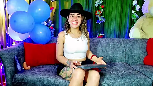 Snapshot of oriana_thomson2 chatting on 02/24/25, 03:33 oriana thomson2 online show from 02/24/25, 03:33