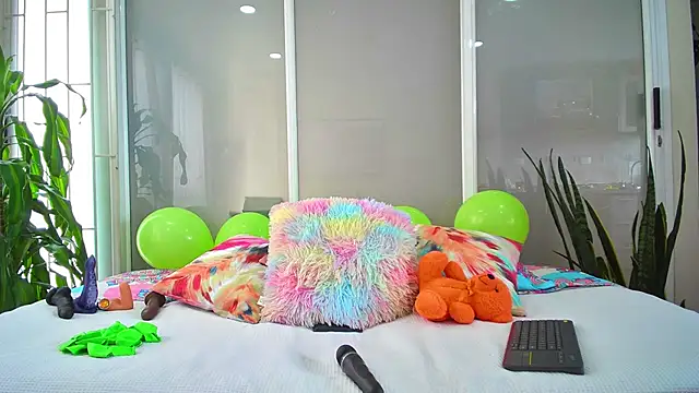 Snapshot of oriana_thomson2 chatting on 03/05/25, 06:23 oriana thomson2 online show from 03/05/25, 06:23