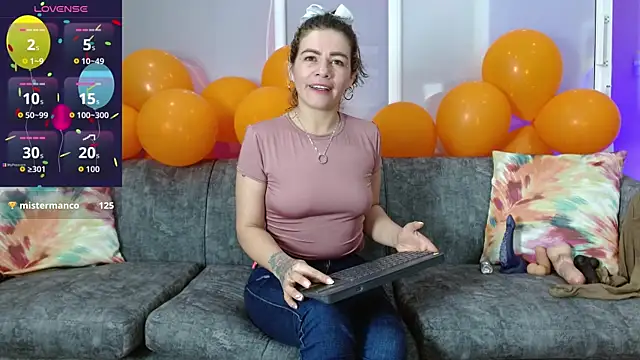 Snapshot of oriana_thomson2 chatting on 09/27/25, 05:23 oriana thomson2 online show from 09/27/25, 05:23