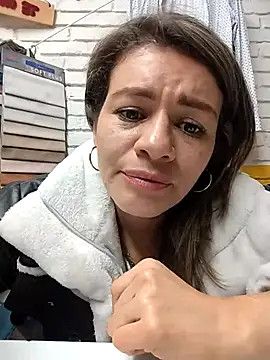 Snapshot of oriana_thomson2 chatting on 10/12/25, 10:09 oriana thomson2 online show from 10/12/25, 10:09