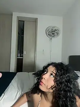 Snapshot of G_Poseidon_y_Cloe chatting on 01/05/25, 08:42 G Poseidon y Cloe online show from 01/05/25, 08:42