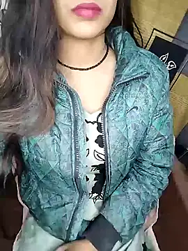 Snapshot of Sreya213 chatting on 12/04/24, 10:35 Sreya213 online show from 12/04/24, 10:35