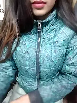 Snapshot of Sreya213 chatting on 12/04/24, 03:32 Sreya213 online show from 12/04/24, 03:32