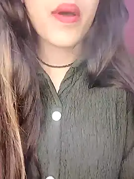 Snapshot of Sreya213 chatting on 12/28/24, 06:18 Sreya213 online show from 12/28/24, 06:18