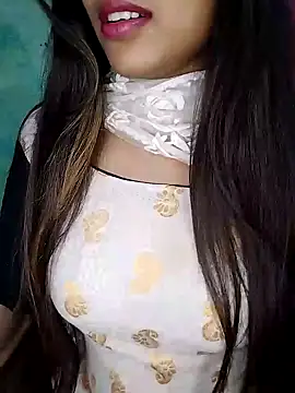 Snapshot of Sreya213 chatting on 01/13/25, 06:38 Sreya213 online show from 01/13/25, 06:38